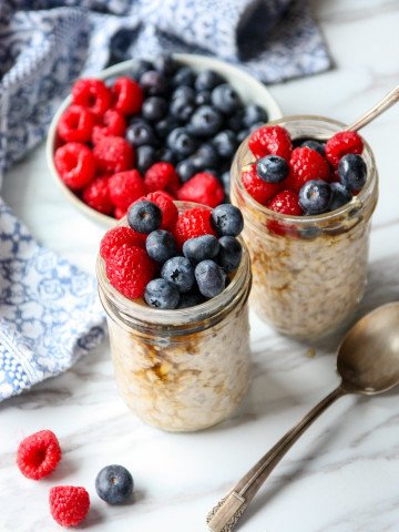 Oatmeal in jars with berries